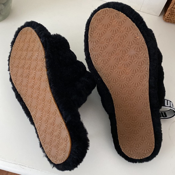 UGGS slippers/shoes - Picture 4 of 4